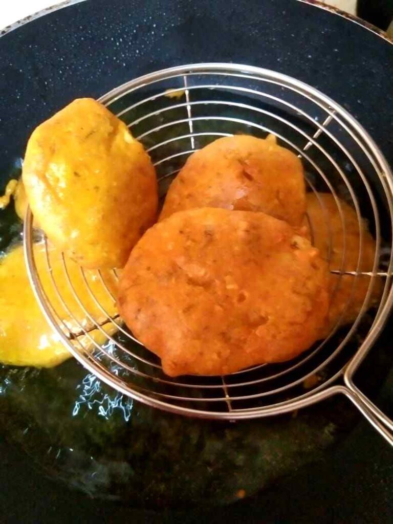 Aloo-Pakora-Potato-Fritters-Aloo-Bhajiya-1
