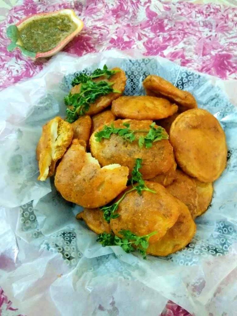 Aloo Pakora |Potato Fritters & Aloo Bhajiya