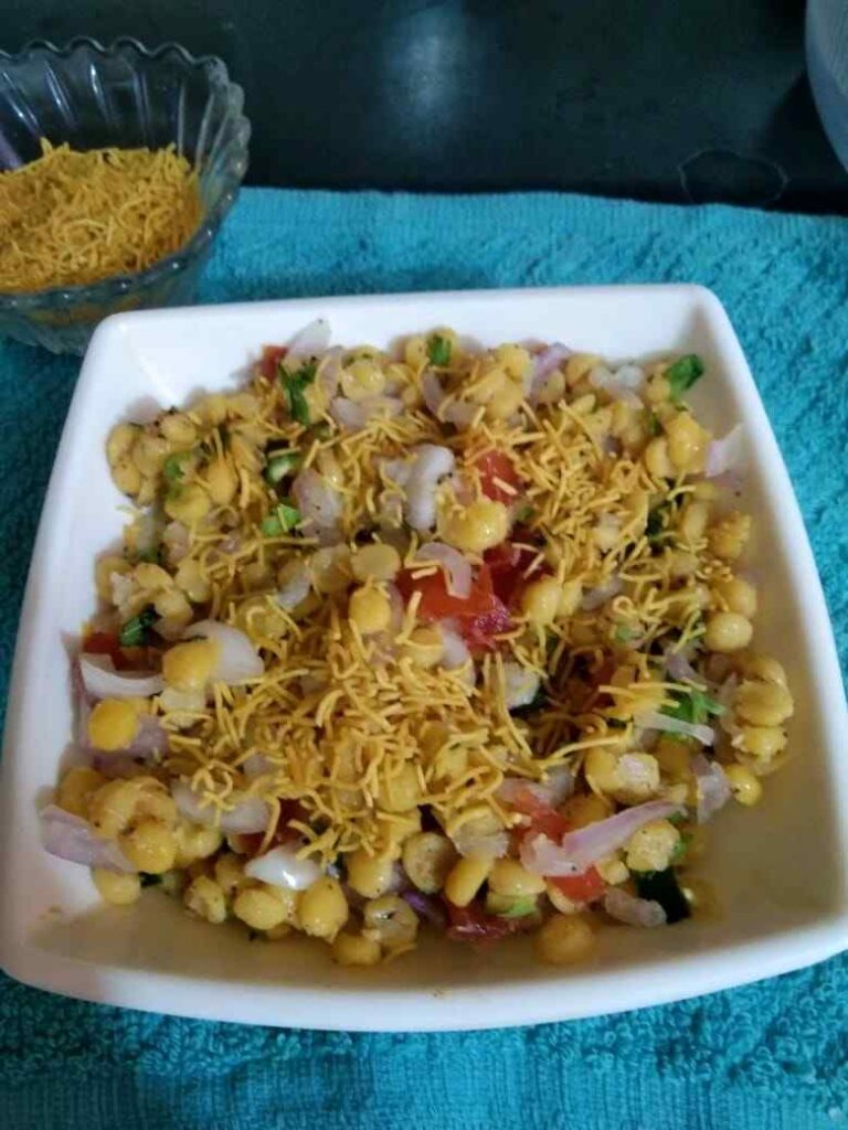 Chana Dal Chaat (Chickpeas Lentil Salad)