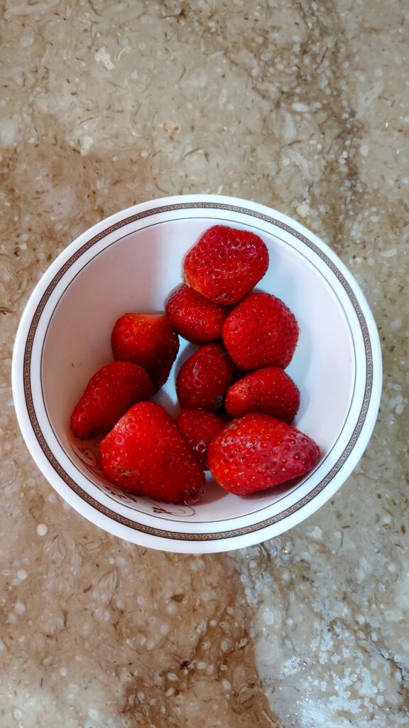 Strawberry Smoothie (Frozen fruit smoothie)