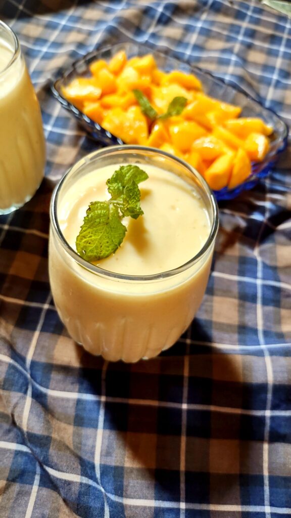 Mango Smoothie (Yogurt Mango Smoothie)