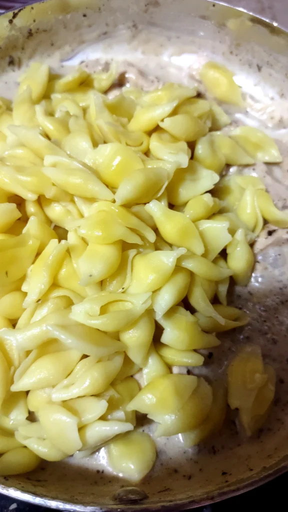 Cheesy Macaroni (homemade mac and cheese)